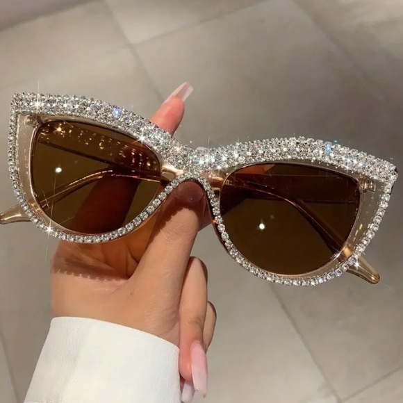 Accessories - Rhinestone Bling Cat Eye Sunglasses in Champaign Brand New